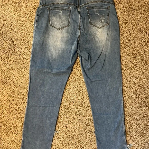 Coco & Carmen Jeans - Picture 2 of 6